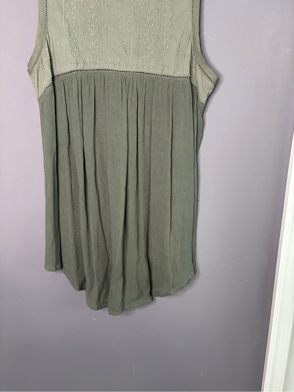 Japna Olive Green Sleeveless Flowy Round Neck Top M - Picture 2 of 7